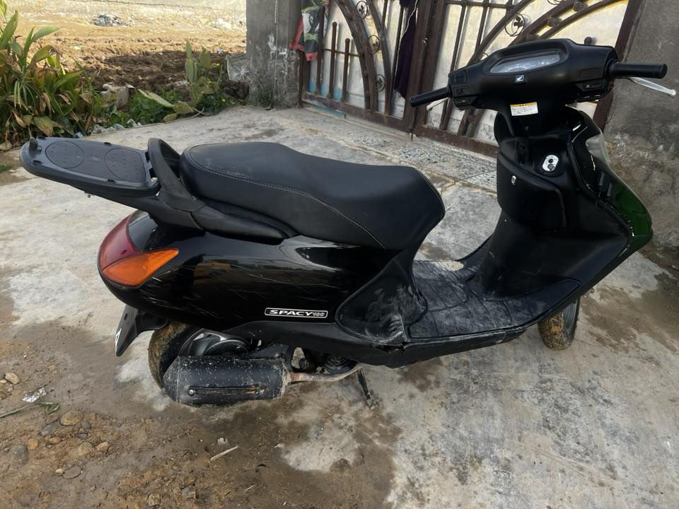 دراجه سبيسي للبيع برغي مامفتوح بيه + كفرات اصليه + كهربايات شغاله
***********
