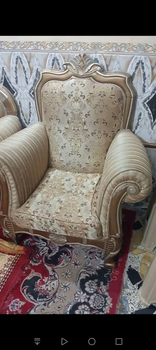 تخم للبيع ١٠ مقعد
***********
