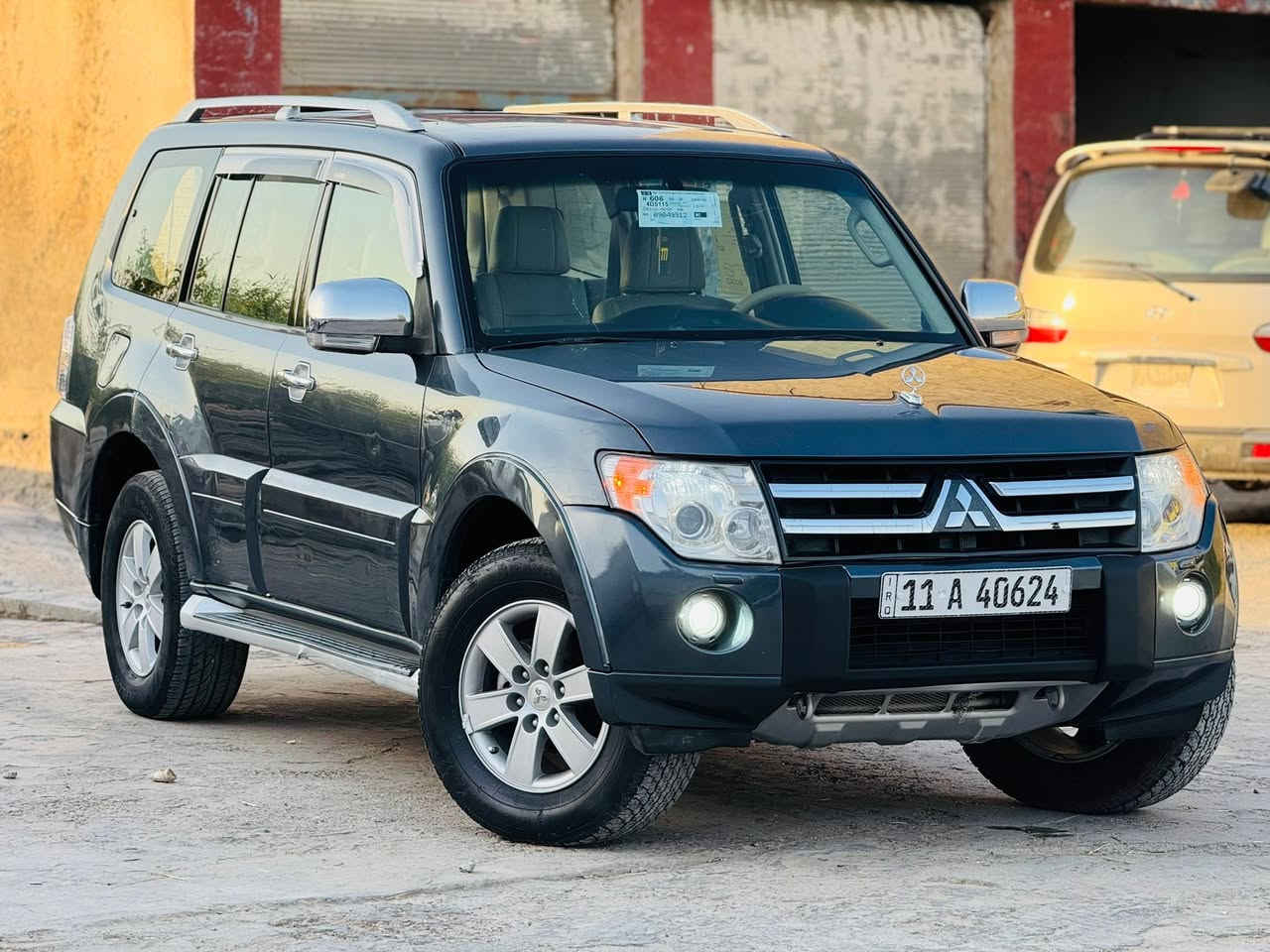 سلام عليكم للبيع باجيرو  كفاله عامه 2008 رقم بغداد دولي بسمي
تحويل مباشر فول مواصفات أعلى فئة مواصفات فول واحد ع واحد  حجم 3000السياره مكفوله  
عامه
عله واضع الشركه معروفه خليجي السياره جديده مال جناي فورويل  كشنات جلد  كهربائي دتفئه تبريد  اشارة بل مري شفط تحكم ستيرن ثلاثا جها فتحه  تبريد ثلاث قطع حساسات خلفيه زاد ثلاجه تخم تاير كير مكينه حداديه خير من الله سياره جديده السعر117
 مجال 
مكان السياره بابل 
***********
