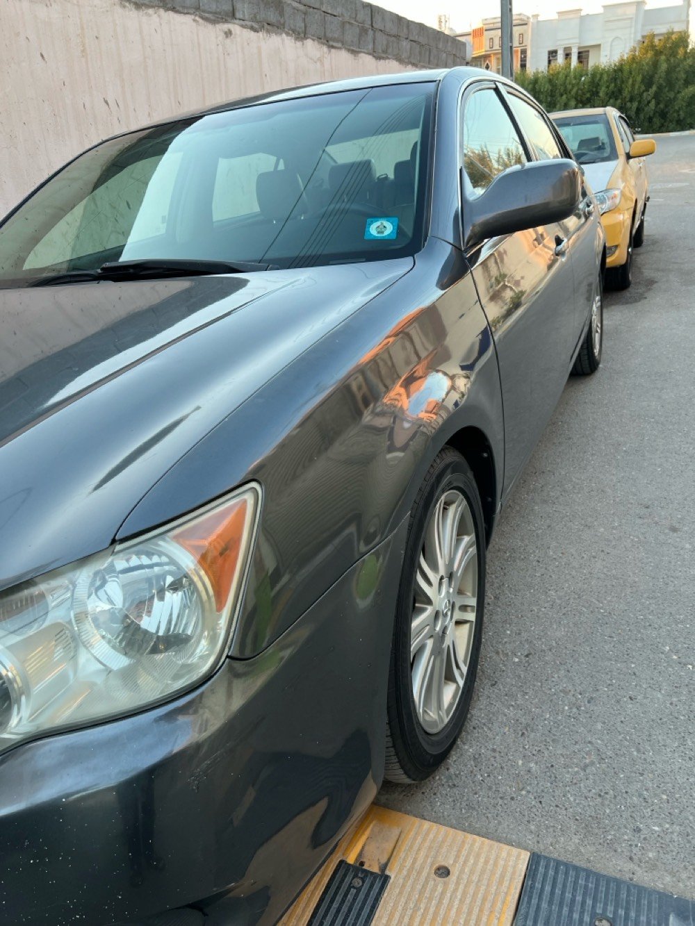 سلام عليكم افلون 2009 وارد امريكي صبع جمالية فقط بدون اي ضرر كير ومحرك مكفوله جاهزة مال جناية وبيه مجال بسيط