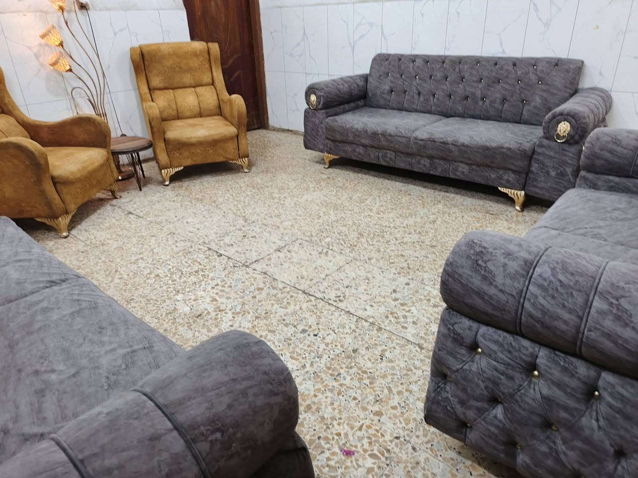 تخم تكمه نظيف جدا 10مقاعد ب260الف وبي مجال المكان الوشاش ***********يوجد توصيل بكروة يوجد واتس اب
