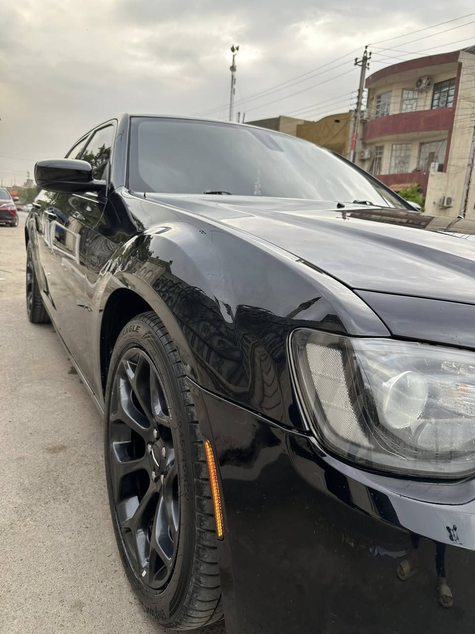 ✅ اوباما امريكي S ( كلين تايتل ) تو ويل .
اللون اسود🖤 

               الموديل 2019 اصل🪬

المسافة المقطوعة  ١٠١

حجم المحرك 3600

مواصفات السيارة:-

*بانوراما

* مصابيح امامية زنون مع  بلوجكترLED . 

* ويل قياس 20 أنج . 

* شاشه كبيرة مع نظام ملاحة نفكيشن GPS .

* سستم صوت كامل عدا دمام الصندوك

* كراسي جلد طبيعي شعار S حفر

* مقاعد أمامية كهربائية عدد 2 .  . 

* مقاعد أمامية تدفئة . 

* تشغيل عن بعد .  . 

* محدد سرعة .  . 

* كاميرا خلفية دوارة.

* دخول ذكي (بصمة) . 

*شفتات ستيرن.

*تبريد قطعتين.

*السيارة تخم تاير جديد +حدادية امامي خلفي جديد %100

مكان السيارة بغداد / حي القاهرة 

للاستفسار عن السعر واي تفاصيل اخرئ الاتصال متوفر واتساب ايضا.🔺

***********
