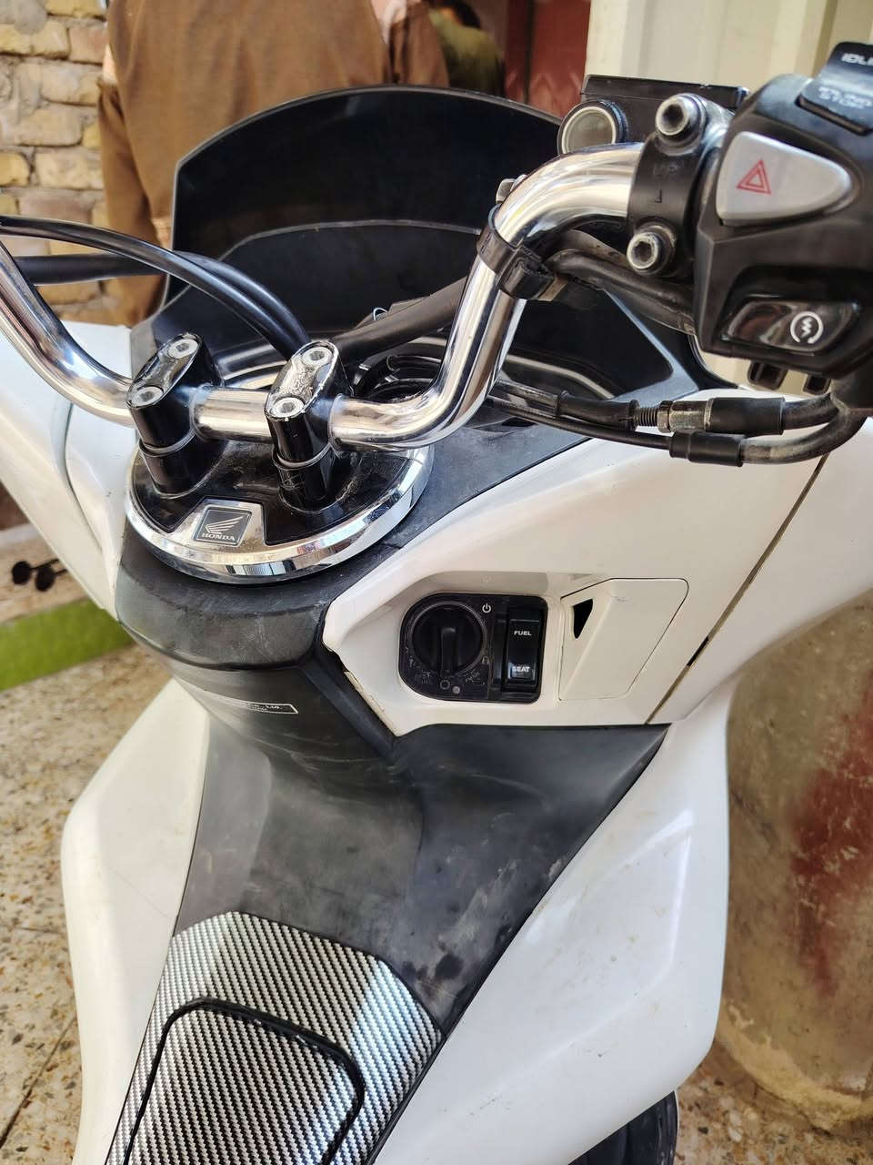 السلام عليكم بي سيس جيل الثالث مكفوله بصمه حساسات فول سعر ٢١٠٠ بيهه مجال مكاني كوت انوار ***********
