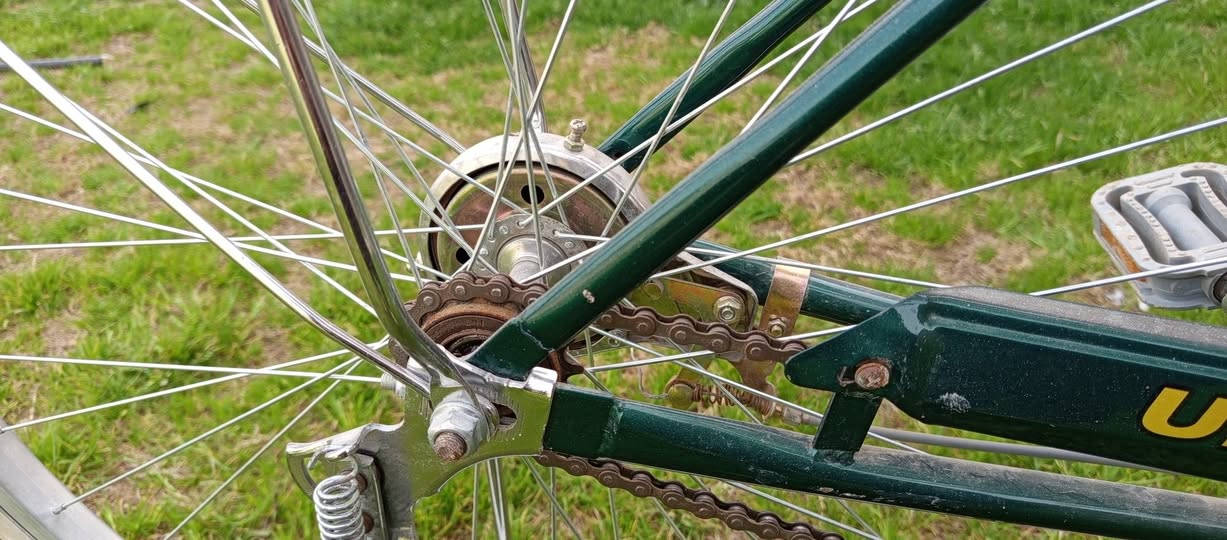 دراجه للبيع جديد كامل ما ناقصه برغي السعر على هاذا التلفون ***********
