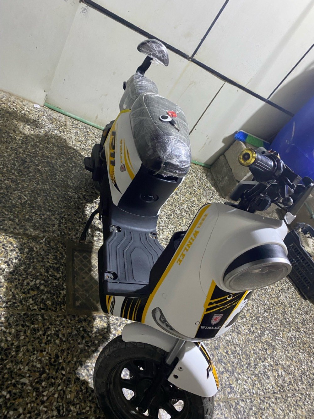 سلام عليكم دراجه R11 موديل 2025 خمس بطاريات البطاريه الوحده 32 امبير دراجه حلو ونضيفه بس بيه هذا كسر كدامك سعر 490 وبيه مجال عنواني البصره الصالحيه ‏ 