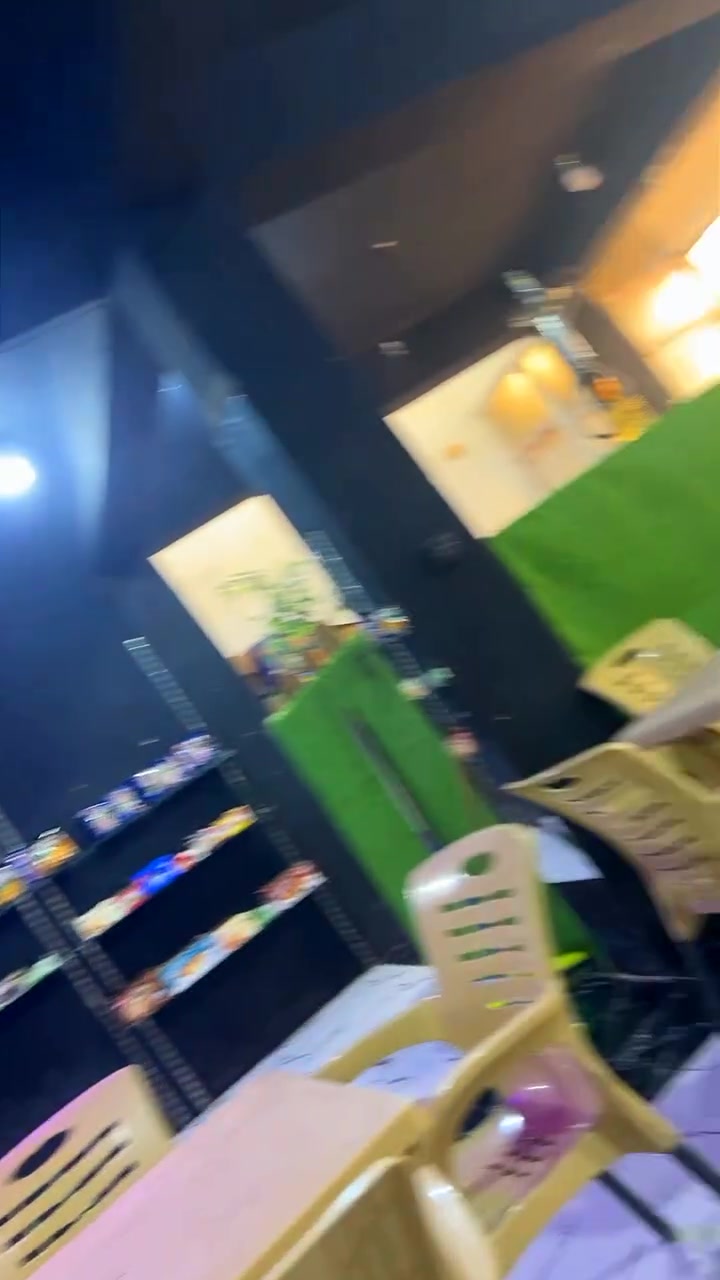 السلام عليكم كوفي وصاله بليارد كامل للبيع بليارد عدد ٣ميوزه  وبليات عدد ٢ وشاشات  عدد ٣ وعربانه برغر ولفات. ونراكل كله  ومطبخ كامل من ثلاجه ومجمده وكاونتر وادوات مطبخ كامله   وبرادات . وسستم سماعات وسستم كامرات  كوفي متكامل وشغال وخير من الله وايجاره مناسب. 
 سبب البيع. عدم. التفرغ.  ابيعلك تجي تكعد بس تحاسب وعليه رجل ومعاميل وحركه حلوه مشالله  ودخل مالته خير من الله. عنوان الكوفي تكريت الديوم. بسوك مال الديوم  قريب ع الملعب الديوم.  شراي يتصل. ***********
***********. الشراي يتصل.
