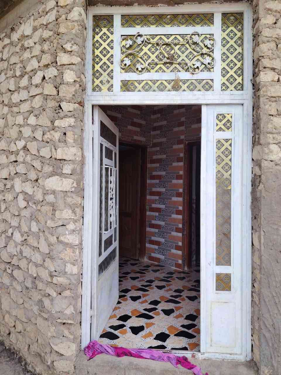 دار سكن للبيع طابو صرف في حديثة حي العسكري 
مقابل دائرة شبكات حديثة 
مساحة الدار /500متر
يتكون من طابقين 
الطابق الأول
ديوان 10*4.5
هول5*4.5
غرفتين نوم 5.5*4.5
صاله داخلية
ومطبخ حار وبارد
صحيات داخليه وخارجيه
الارضية كاشي 
الطابق الثاني 
غرفتين نوم 5*4
مصبوبه فقط
السعر/85 مليون قابل لتفاوض
عنوان المكتب/الانبار/ حديثة /حي العسكري/ مقابل أسواق علي نصيف للاستفسار الاتصال على الرقم 
***********
