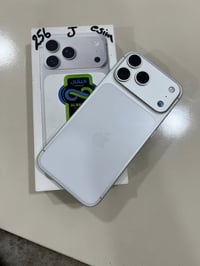 17 برو ماكس سلفر ايسيم بطارية 100 ذاكرة 256 جهاز نضافتة 100% اخو الجدي...