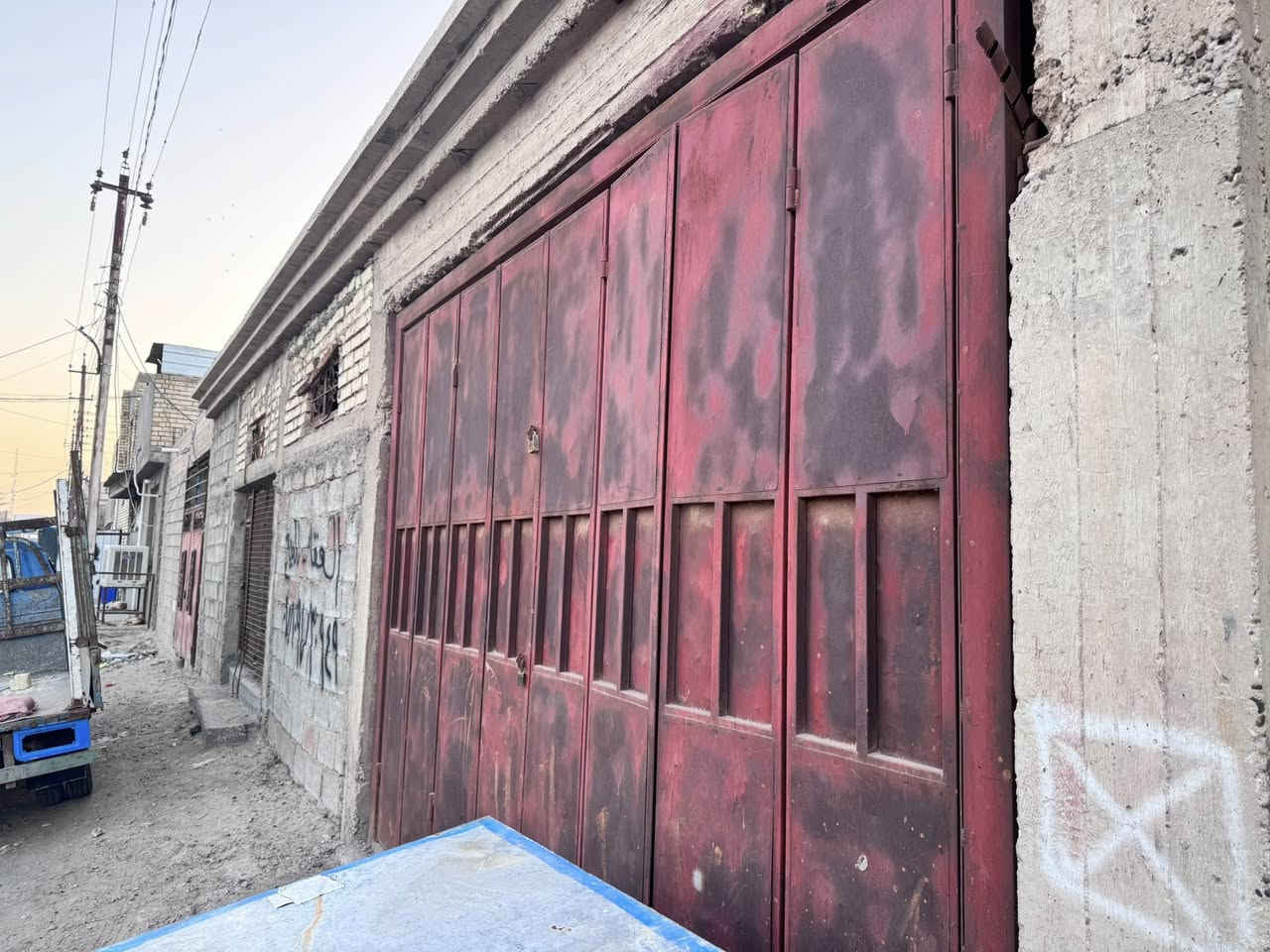 للبيع المساحه 200متر اربع محلات زاد مشتمل
المكان الحصوه مقابيل الكمرك ***********وات ساب
