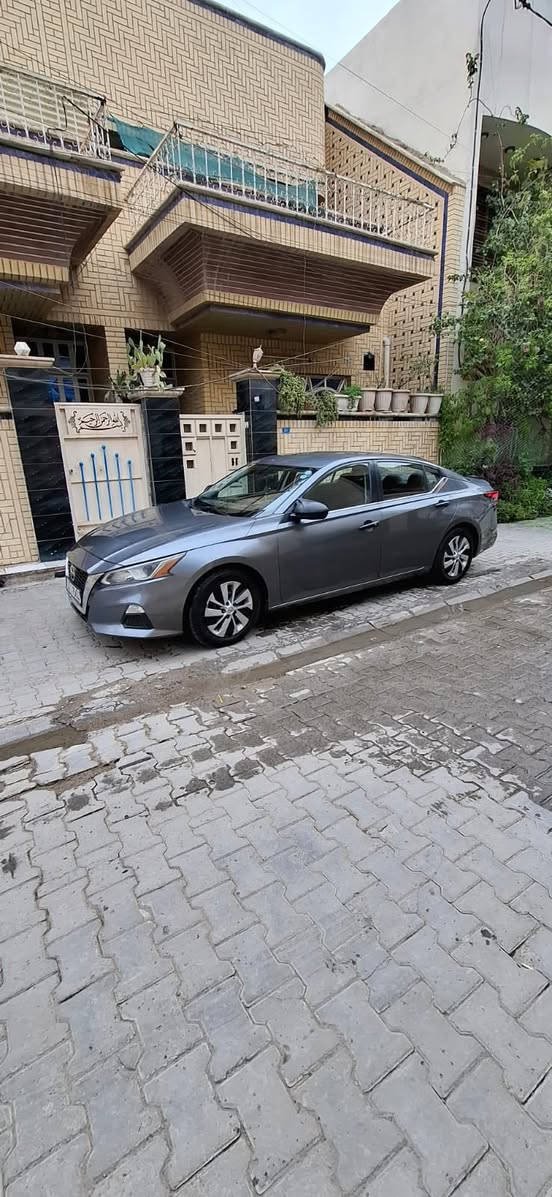 سلام عليكم اليتما نيسان موديل ٢٠٢٠ سياره كاملة من كل شيء ادامه عليها رقم شمالي مكانها بغداد الحريه سعرها ١٣٥ وبيها مجال ‭٠٧٧٣ ١١٨ ٥١٣١‬
