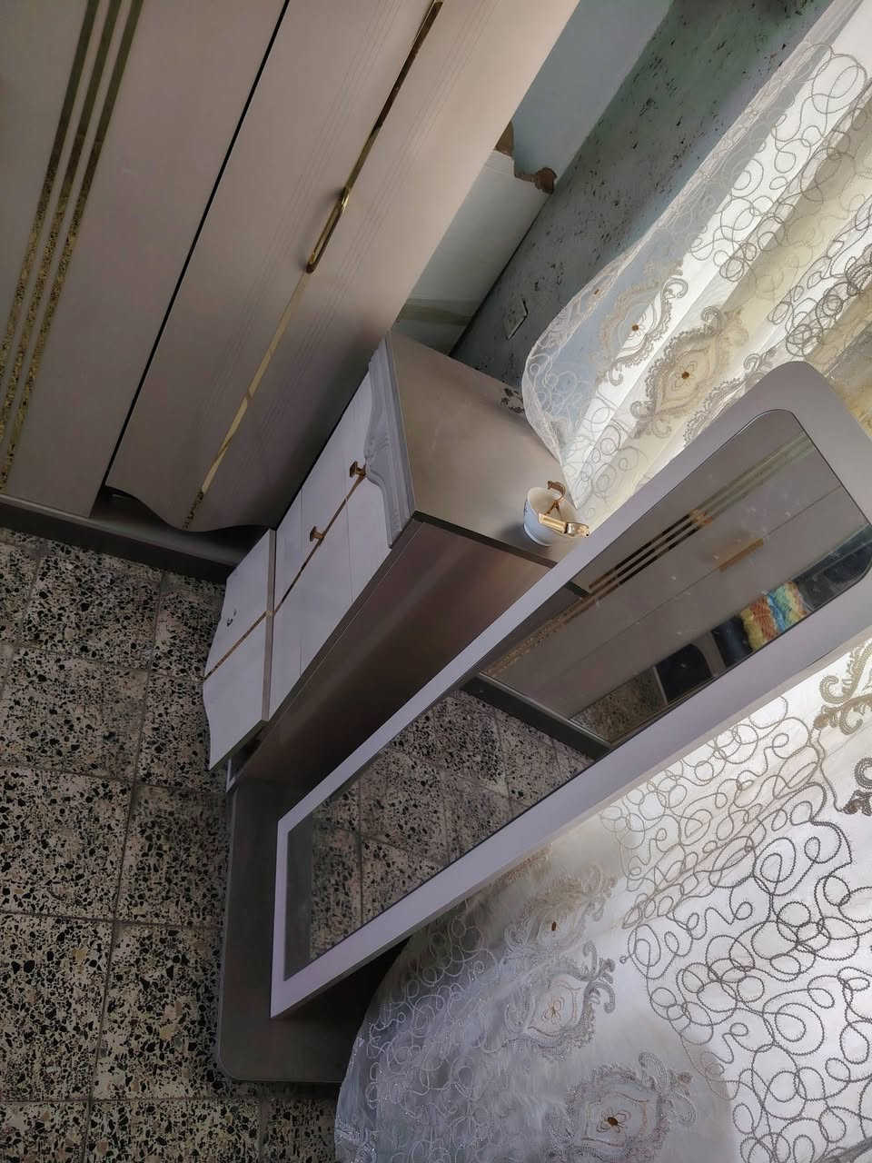 غرفه تركي ثقيل البيع بيهه اضرار بسيطه جدن عنوان غالبيه سيف سعد ***********
