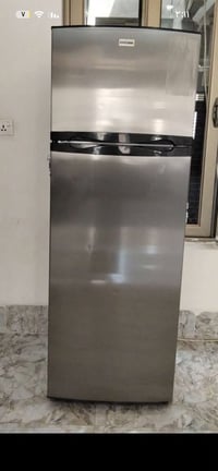 ثلاجة • نظيفة • بلا عيب