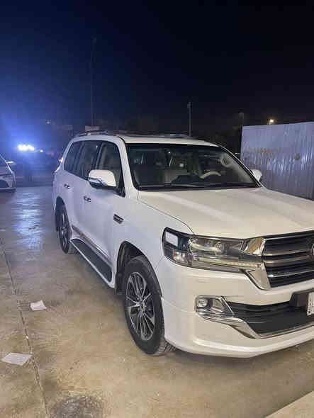 السلام عليكم 
للبيع لاندكروز موديل 2020 ساز
فول مواصفات محرك 6 سلندر رقم بغداد
ماشيه 76 الف كيلو متر عله ايدي
 مكفوله من الصبغ بيهه بعض الملاحظات 
السعر 52500 $ مكان السياره بغداد زيونه 
للاستفسار 
***********
