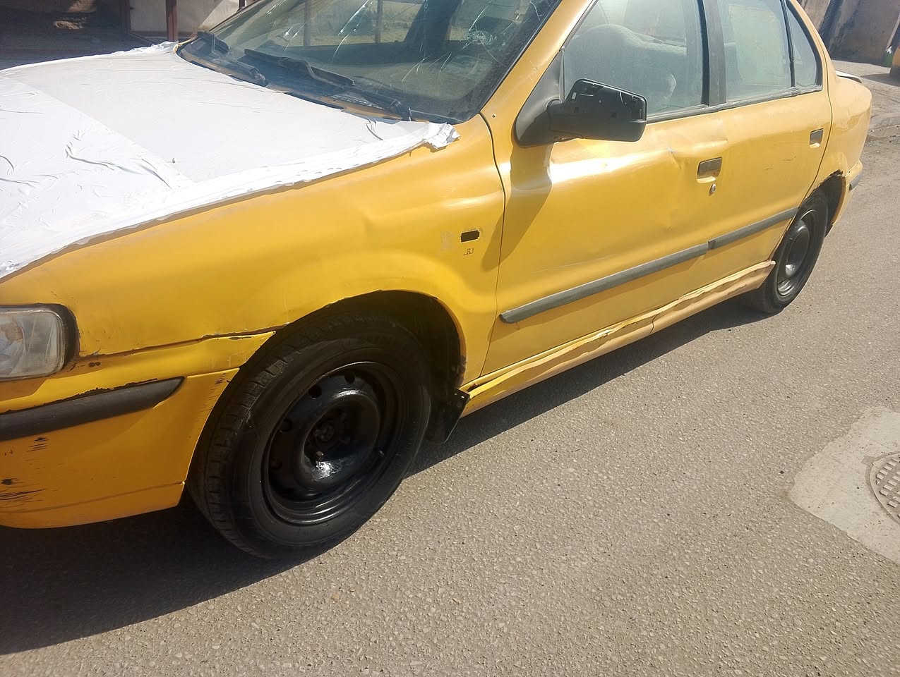 السلام عليكم سمند مديل 12 السيارة سنويتهه ضايعه او كامله معاملتهه السياره امصفره باقيه بس على التحويل الكهربيات شغاله كلهه التبريد واكف او باقي السياره شوفت عين الجامه طار البنيد عليهه او كسرهه السعر 17 او بيهه مجال لطيبين مكان السيارة البصره الحيانيه اكبال المعارض الجديده ***********
