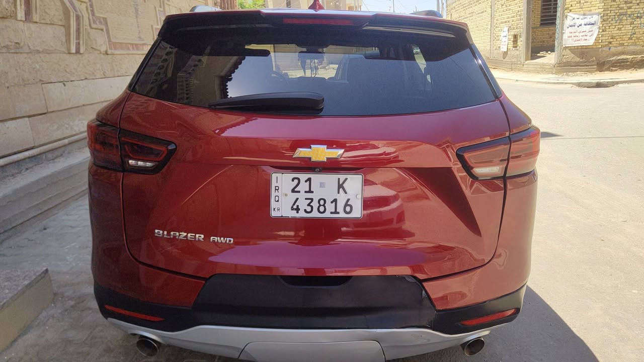 السلام عليكم بلايزر بلاش بلاش موديل 23 فول للاخير عدا الفتحه مكينه 36 مرقمه سليمانيه تريد تحويل تريد وكاله ب165 فقط للتواصل
***********
