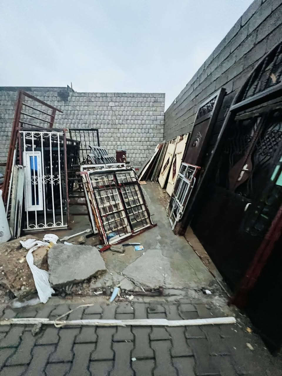 السلام عليكم وصول وجبه جديده 
بوب و شبابيك و سخانات و غربي و بانيو  
زورونا تجدون ما يسركم  
سعر القطعه البيض 75  عرض خاص 
و يوجد عروض خاصه ع اشبابيك الزغير 
العنوان ناحيه الزاب مدخل الزاب السايدين 
نقد نقد نقد 
الاستفسار اتصل 
***********
