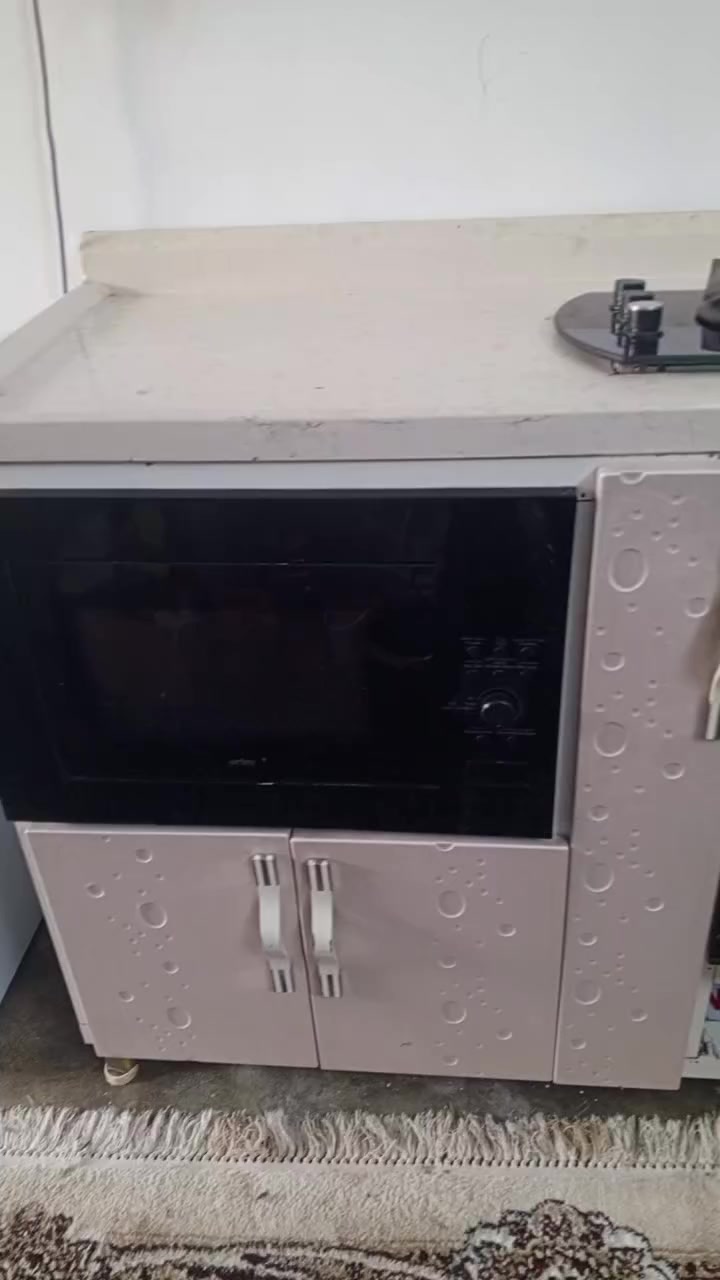 سنك مع تعليكه مع طباخ ومايكرو للبيع مكان كركوك حي خضراء ***********
