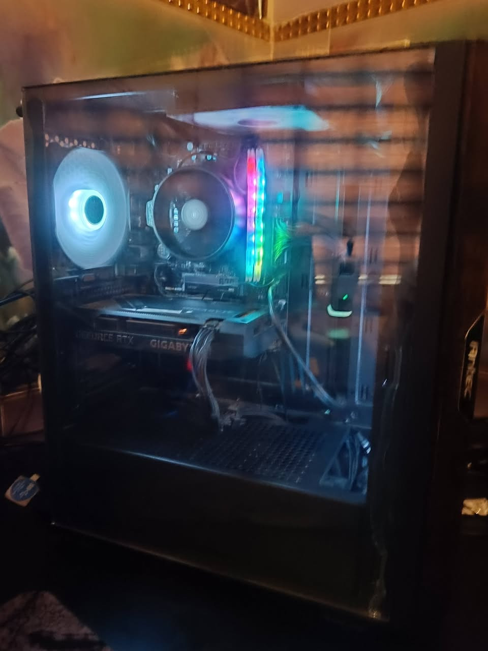 سلام عليكم، تجميعة بي سي (PC) للبيع، القطع نظيفة جدا جدا مع وصل الضمان :
المعالج: AMD Ryzen 5 5600X

الكرت: GIGABYTE RTX 3060 WINDFORCE OC 12GB

الرامات: ADDGAME Spider X4 RGB 16GB (8GBx2) 3200MHz

المذربورد: MSI B450M-A PRO MAX II

البورسبلاي: SAMA NEVIEW 750W 80 Plus Bronze

الذاكرة: Lexar NM620 M.2 NVMe SSD 512GB

الكيس: Antec AX63 Wood ARGB

علما ان جميع قطع التجميع جودة عالية

​السعر: 875 ألف
مكاني بغداد مدينة الصدر
الاتصال بالرقم
***********
***********
