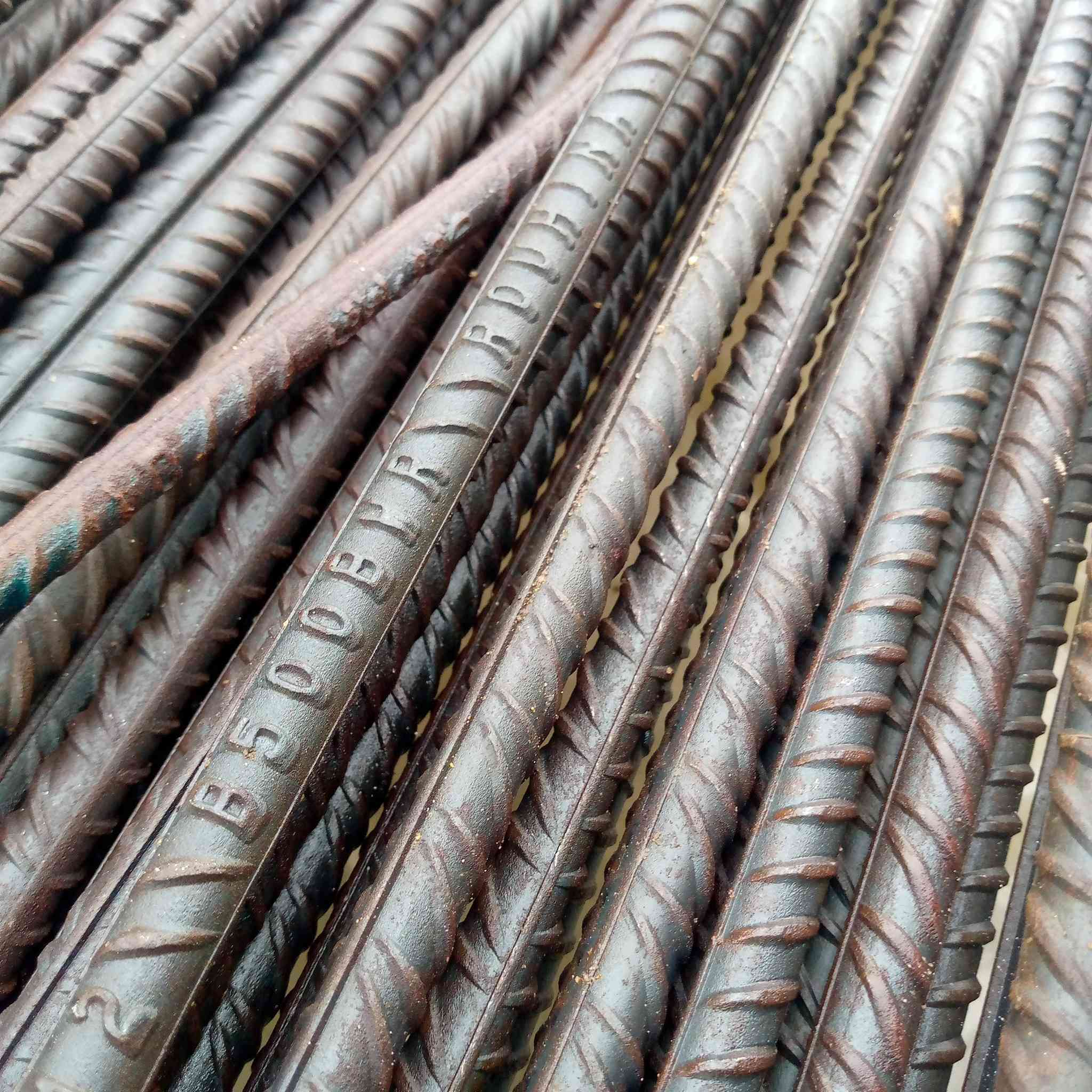 فضله مال شيش نصف طن تقريباً طول 3مترجديدروهيناحجم 12سعر 300رقم الهاتف ***********
