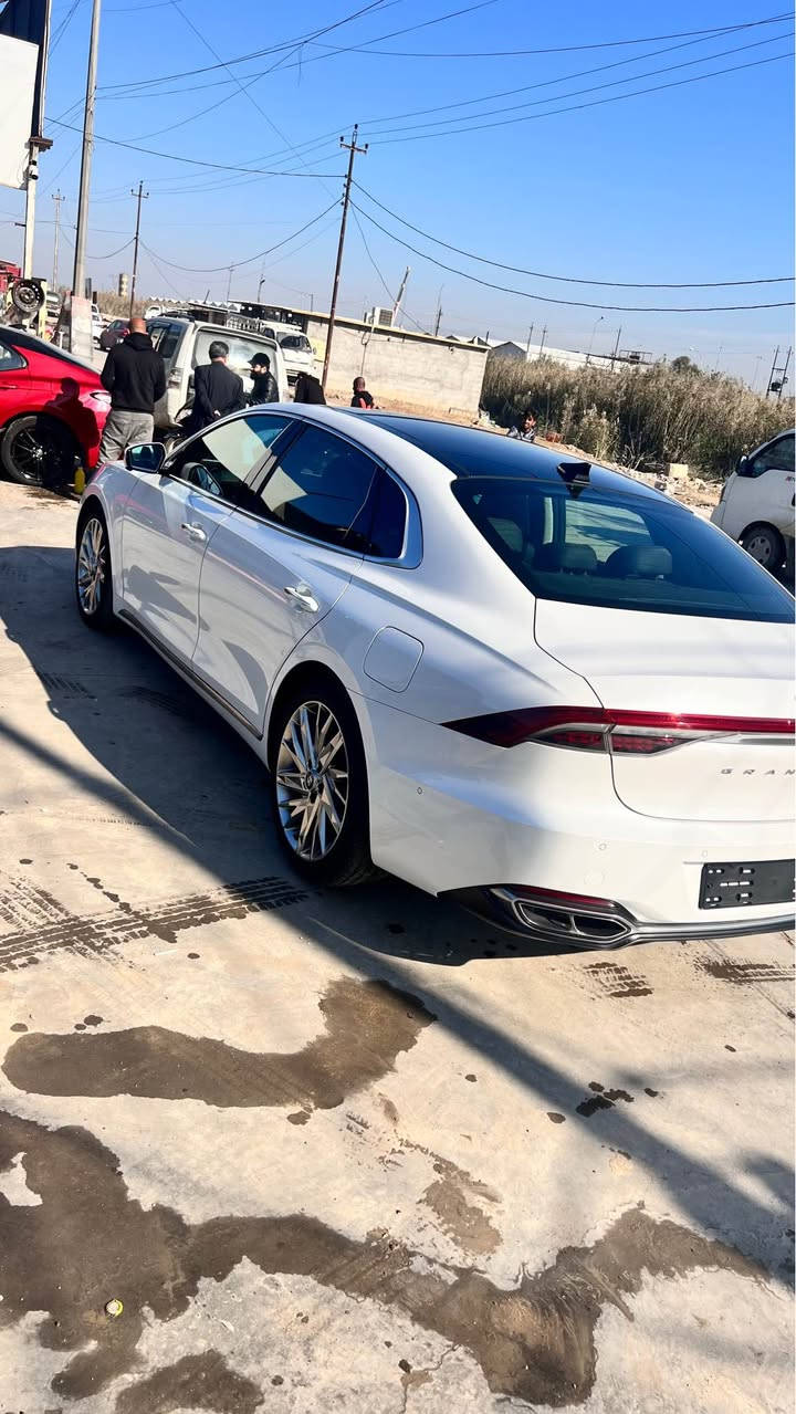 السلام عليكم ازيرا للبيع موديل 2023 مكينة 6 سلندر بانزين فقط بدون غاز السونار موجود بل صور وارد كوري ضربتها جاملغ امامي بعدها ممرقمة السعر 150 وبيها مجال واذا تريد ارقمها الك بس السعر يختلف للاستفسار *********** بغداد, العراق
