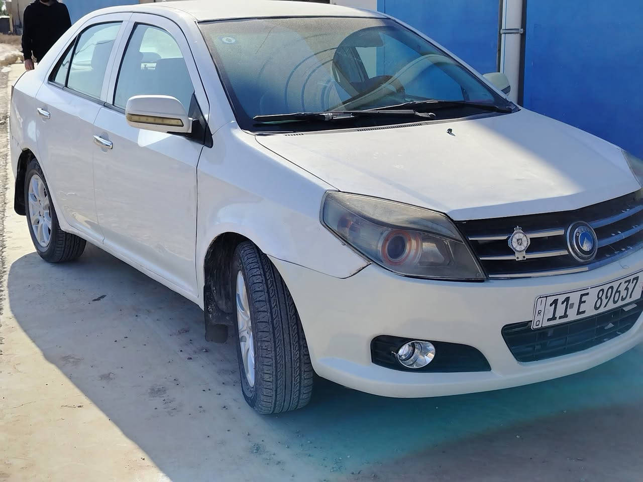 السلام عليكم
جيلي ام كي 2013 
بيشها رسات صبغ
مكينه مكفوله  وكير وكهربائيه شركه
تخم تاير نظيف
دواخل جديدة
رقم بغداد سنويه 2030 
 تقص زوج دريمات وتبريد
33 ورقه وبيه مجال قليل
مكان المحموديه ناحيه الرشيد 
***********
