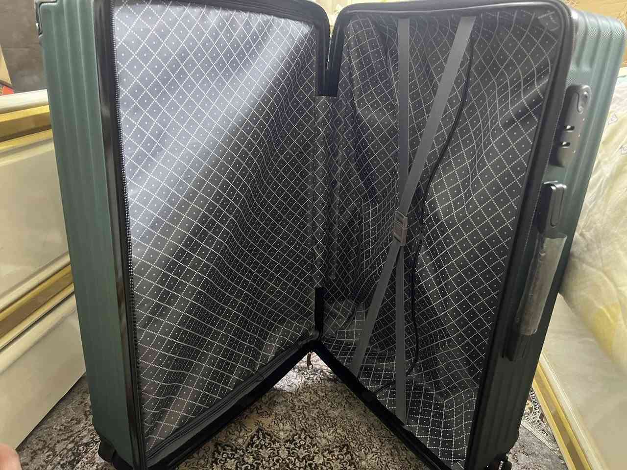 جنطه سفر اكبر قياس مدرعه جديده الطول 65سم والعرض40سم اول تم ٤٥


**إذا كنت صاحب هذا الإعلان وتريد حذفه لأي سبب، رجاءا أرسل رسالة إلى الدعم الفني**