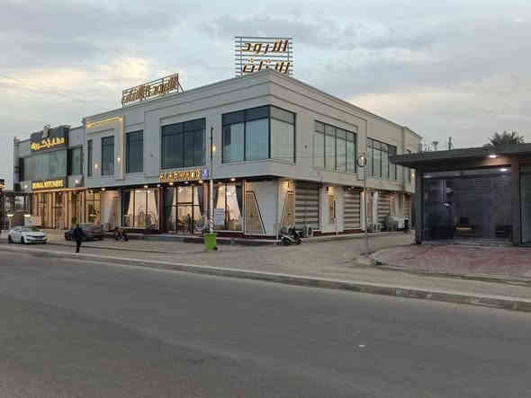 🏢 بناية تجارية للإيجار – الرمادي / شارع 40

بناية تجارية مميزة للإيجار في أحد أهم شوارع الرمادي شارع 40.

تتميز البناية بتصميم عملي ومساحة واسعة تناسب مختلف الأنشطة التجارية.

🔹 تفاصيل البناية:

تتكون من طابقين.

الطابق الأول يحتوي على:

قاعة كبيرة بمساحة 700 متر.

غرفة مكتب مستقلة.

مجموعة صحيات.

مطبخ.

بناية مناسبة للمراكز التجارية، المعارض، الشركات، أو القاعات التدريبية.

للمزيد من التفاصيل
يمكنكم زيارة مكتبناا مكتب العين العقار ع شارع 40 مدخل الصوفيه الثانية 

او الاتصال على الارقام 

***********٥
***********
***********
