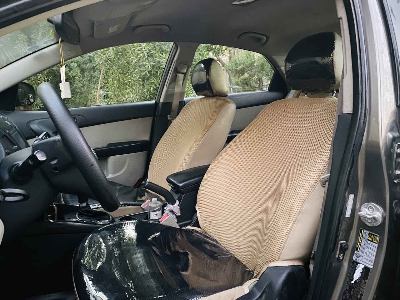 السلام عليكم كيا فورتي للبيع 2012 وارد أمريكي
ضررها بس البنيد مصلح نفسه ليبل واحد 
السياره جاهزه من كل النواحي السعر 98$
للاستفسار ***********
