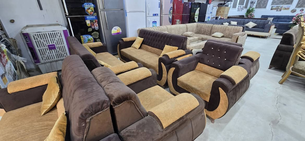 دائماا مع الجديد ✨🌹🌹✨في بضاعتنا من الاثاث🛋️🛋️ المستورد 
وبمختلف🎨 الموديلات الحديثة التي تلأم جميع الاذواق 🎀🎀
ملاحظه / يوجد لدينا جميع الألوان على الخاص 
{ الاتصال او واتساب *********** /***********} 
المصنوعة من اجود انواع الاخشاب وافضل الاقمشة التركية 
ملاحظه الطخم ١٠ مقاعد 
ويوجد قياسات خاصه الى الديوان ويوجد ديوان حرفL 
ضمان الجودة مع  خدمة توصيل مجاني مجاني 
العنوان سوق حي الجهاد
