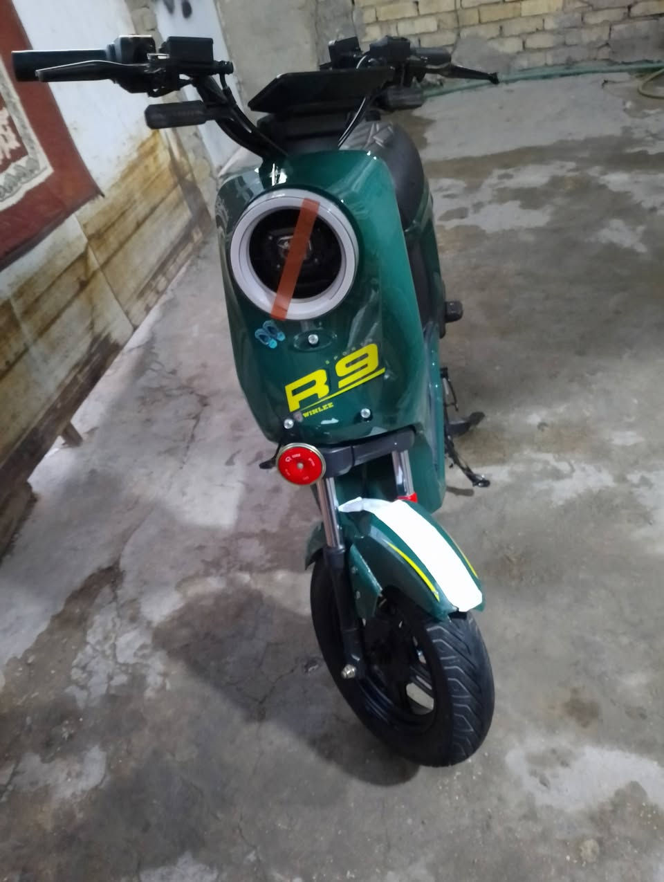 دراجه ار 9 فول مواصفات سعره 425 وبيه مجال تصال عل هاذا رقم ***********

