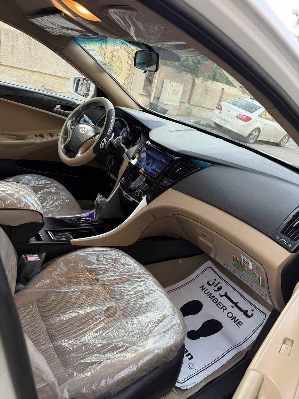 السلام عليكم 
هونداي سوناتا موديل 2011 خليجي مكينة 2400 دوش على وضع الشركة سيارة احلة من الصور مواصفات السيارة شاشة كاميرا حساسات خلفية تحكم ستيرن كير بالستيرن مري شفط + أشاير بالمري تبريد خلفي نظام ترحيب ثلاث أنظمة قيادة وبعد بية هواي مواصفات صدر امامي خلفي جديد تخم تاير جديد مكينة كير جدد على وضع الشركة باتري جديد تبريد تدفئة شغال كهربائيات كلة شغالة سيارة جديدة كل مصرف مابية جاهزة من كلشي بالعافية عل ياخذها سيارة بية صبغ قطع أبيع صبغ عام بدون دواخل مكفولة من الحادث رقم اربيل ثاني يوم تحويل مكان السيارة بغداد الاعظمية سعر 110 وبيه مجال رقم موبايل ***********
