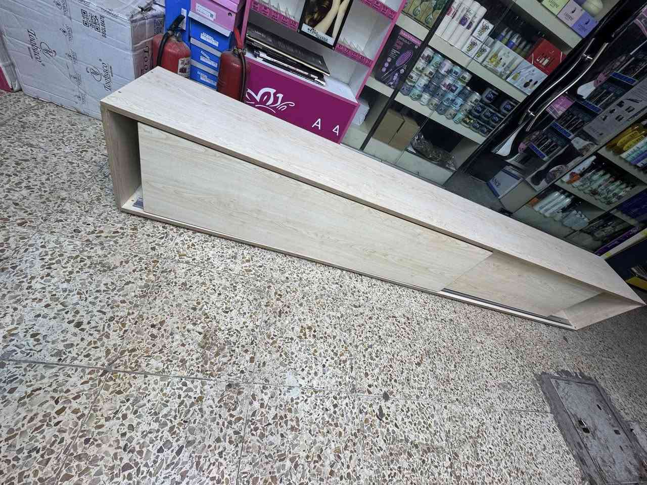 خانة خزن سلايت طول ٣ متر عمق ٣٥ عرض ٣٠ 
عندي قطعتين ***********
