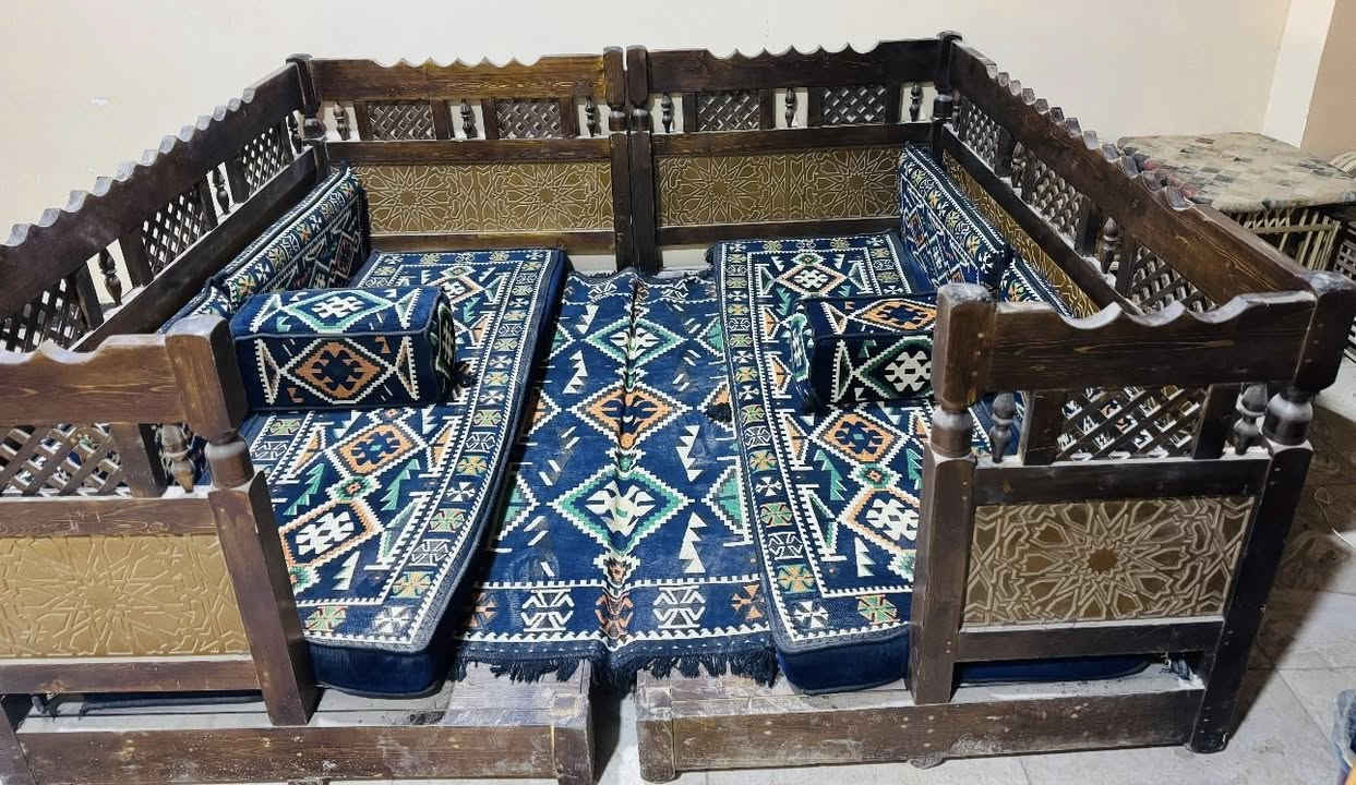 سلام عليكم متاح سماعات سقوف ثانويه عدد 6 مع الجهاز   جلسه عربيه.    وكراسي سعف عدد 12 نفر مع الطبلات  مكانهم طويريج  الاستفسار خاص او ع الرقم ***********

