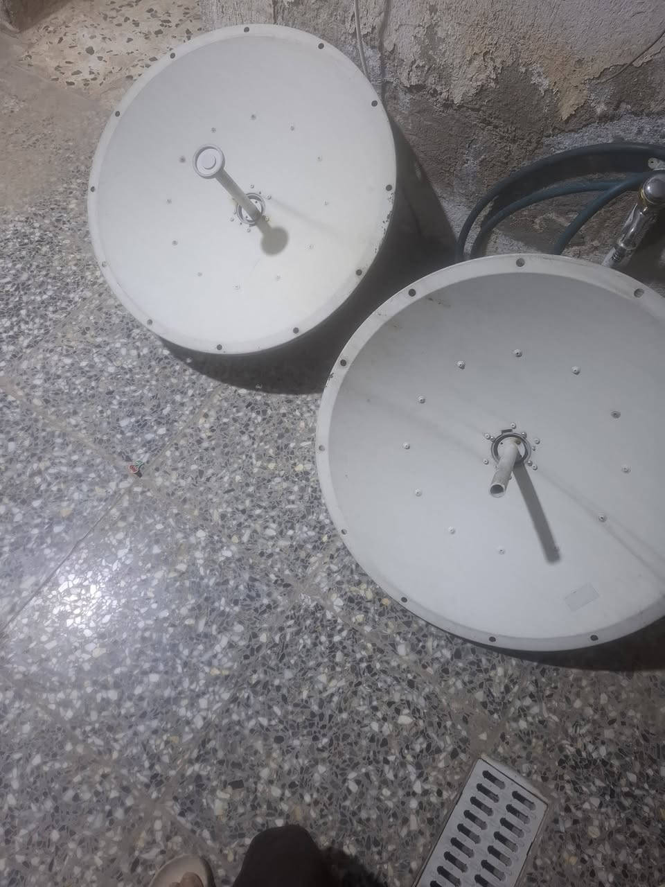 السلام عليكم
برجين انترنيت حديد عراقي

حديد١٢ قطعة 
سكتر ٦
دش صحن ٣٠ عدد٤ 
دشm10 ٤
عاكسة ٢
براغي و فراكات
للاتصال ***********
