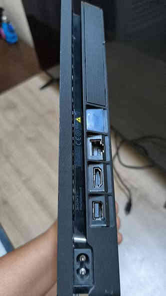 سلام عليكم عندي بلي ستيشن 4سلم للبيع فول نظافه معاه يدتين للستفسار اتصل على رقم ***********
