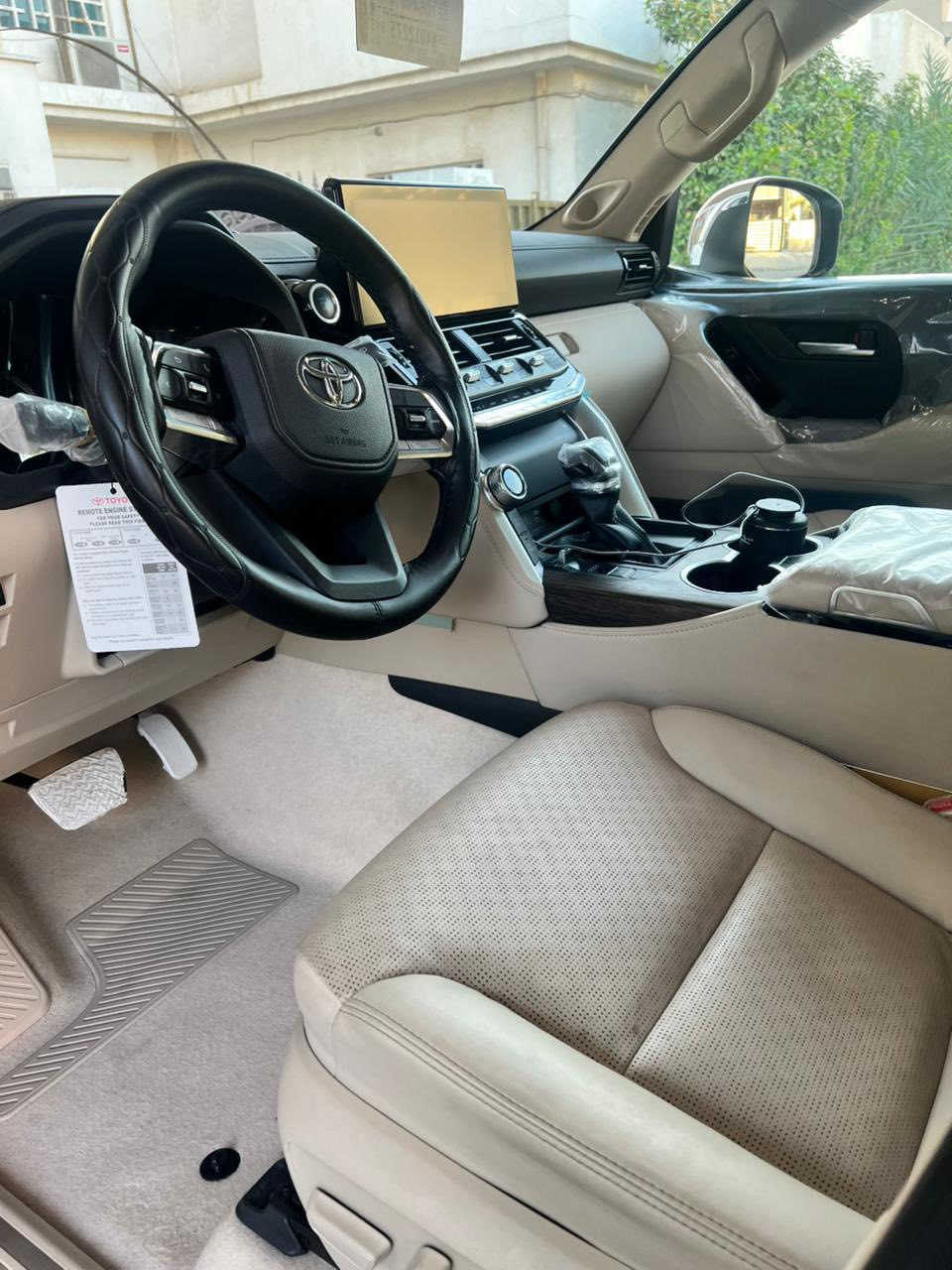 السلام عليكم
لاند كروز 2022
مكفوله كفاله عامه
السياره مغلفه ppf كامل حمايه للسياره ضمان 10 سنوات
ماشيه 35 الف كيلو خليجي
كامل الصيانه بشركه تيوتا السياره متعوب عليها ونضيفه
رقم التواصل ***********
***********
