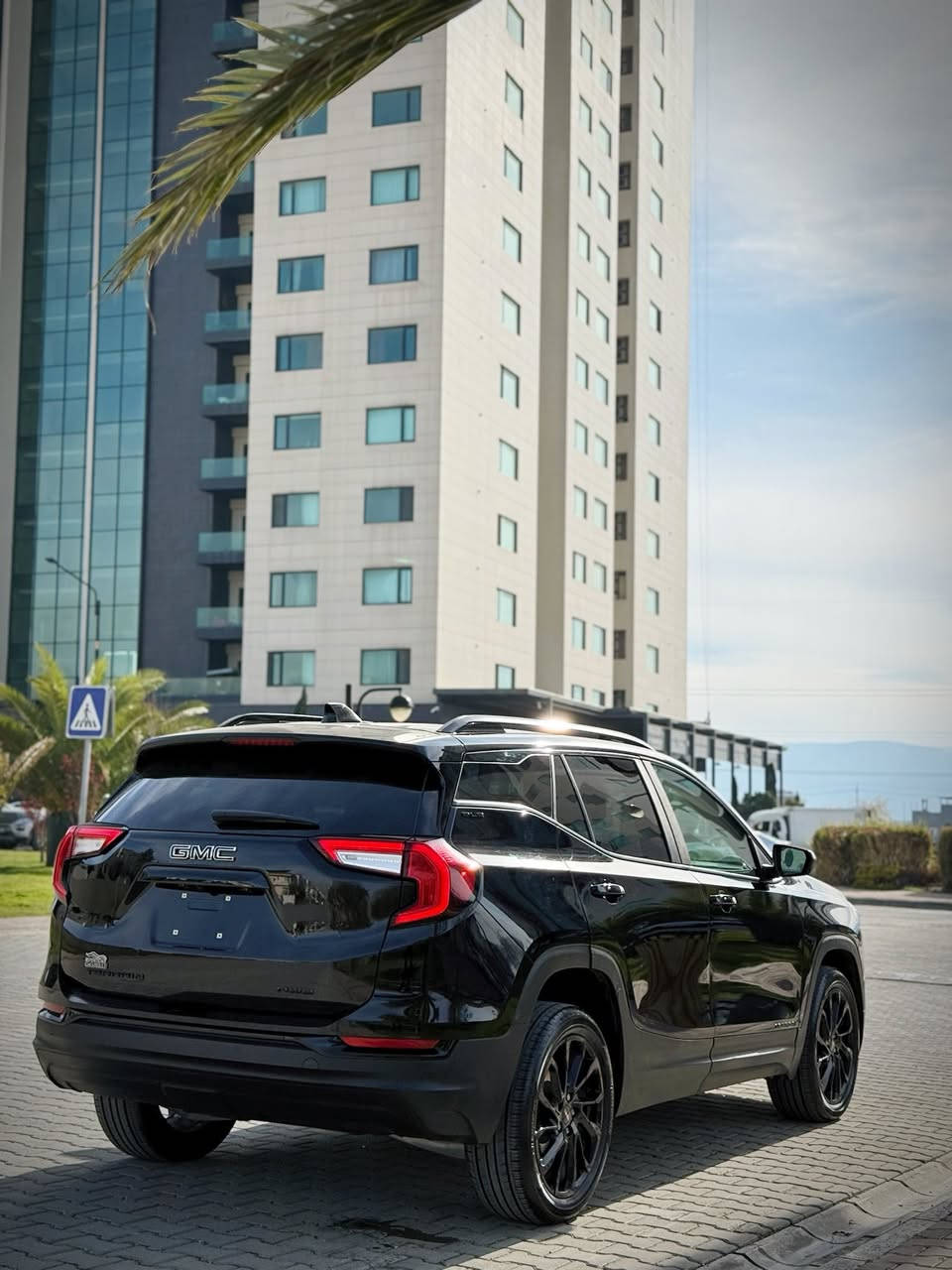 ‎السلام عليكم
جيم سي تيران
GMC TERRAIN 
SLE BLACK EDITION 
‎الضرر: جملغ امامي صبغ فقط
بدون ايرباگ بدون دواخل 
‎كاتي سليماني تترقم شمالي فقط اربيل سليماني •
‎: دهوك
‎:الموديل 2024
ماشي 16 الف فقط 
‎المحرك: 4 سلندر 1500تيربو ) فور ويل 
‎رادار امامي مانع تصادم •
‎حساسات خلفية اصل •
‎حساسات و رادارات الاجتياز الجانبية (نقاط عمياء) •
‎بالمرايا الجانبية
‎بصمات عدد 4 للابواب مع بصمة جنطة وبصمة •
‎تشغيل
تشغيل عن بعد 
‎كشنات هيتر
‎تدفئة 
‎جنطة كهرباء •
‎تشغيل عن بعد •
‎تحكم ستيرن جهتين بلوتوث وحاكية وكروس سرعة •
‎وتحكم صوت
‎مانع انزلاق ABS نظام •
‎السيارة موديل 2024 الشكل الجديد ، جديدة وبوضع •
‎الشركة
‎📞*********** :الاتصال على مكان السياره سليمانيه
