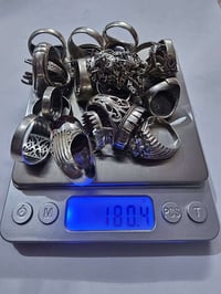 فضة للبيع الوزن 180 غرام  بيها كسر  وبيها محابس نظيفة ومالت لبس  وبيها...