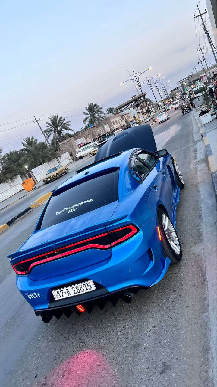 السلام عليكم 
سياره نوع جارجر 16
Rt 5.7
خليجي سياره بدون ضربه بس بالعراق صار بيها ضربه كد شبر بالبگ لايت على جهة صدر ومن غير البارد ولملاحطات البسيط يعني سياره شبه كفاله 
فول موصفات ومصروف عليه خير من الله 
للاستفسار اكثر
***********
وسعرها بي مجال بس للشراي Singapore
