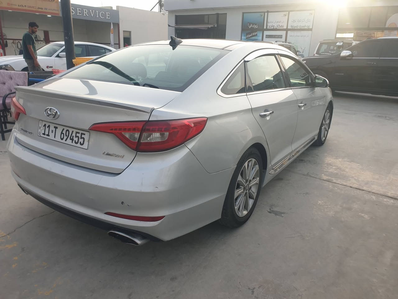 السلام عليكم سوناتا للبيع ورارد امريكي موديل ٢٠١٦ حادثها بنيد مبدل وبيه جاملغين صبغ وبه صبغي بين الجاملغ والباب يم قبق البانزين موجود السونار بل منشور وصور الضربه مال امريكه هم بل منشور السياره فول واحد على واحد مكينة ٢٤٠٠ مكاني بغداد السعر ١١٥ وبيه مجال ***********
