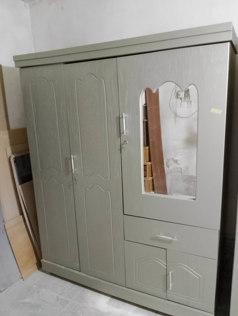 معرض سليم
كناتير كويتيه إيطاليه مستخدمه عنوان داخل المنشور 
***********
