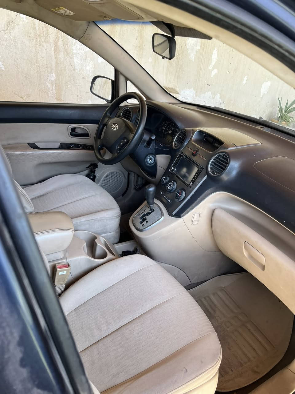 السلام عليكم كيا رندو محرك2700 خمسه راكب محرك جديد رقم مثنى مداور نفس اليوم  سياره موجوده بناصريه  رقم الهاتف ‭0788 961 1067‬ السعر75
