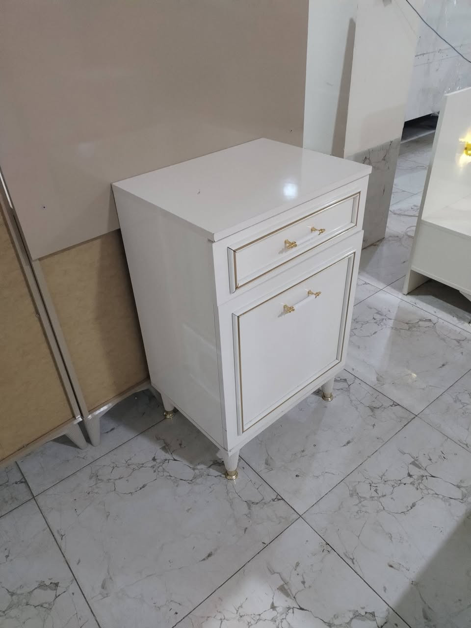 غرف نوم تركي جديد ومستعمل وتبديل القديم اب جديد عنوان المعرض اسرى ومفقودين للستفسار ***********
