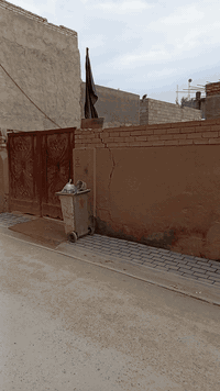 قطعة للبيع مساحة ٢٤٠ متر واجهه ١١ متر طابو زراعي سند ٢٥ السعر (٨٠ مليون) مع المجال
العنوان طويريج الجمعية شارع ام البنين الشارع الي بين الاسواق ومدرسة نبع المعرفة ثالث قطعة عن الشارع
تقريبا ٣٠ متر عن الشارع الرئيسي
بيها بيت قديم يصلح للسكن او الايجار وبي غرفة جديده معزوله عن البيت بس ينباع بسعر قطعة
تبليط مجاري ماء كهرباء كافة الخدمات
الشارع صب ٢٠سانتيم قبل التبليط
للاستفسار ***********
