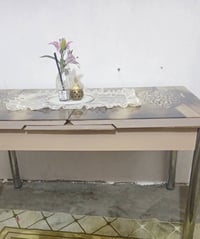 ميز طعام • سعر مناسب