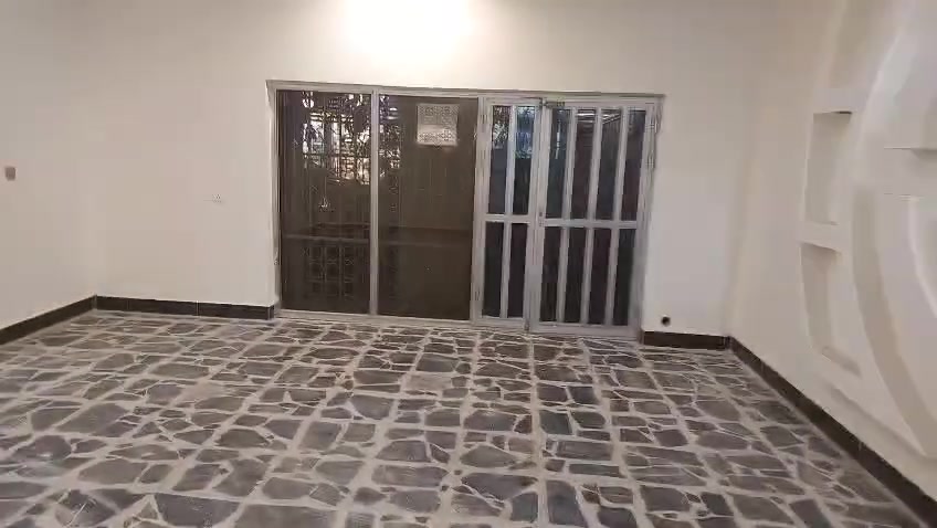 🏡 بيت للإيجار – زيونة / محلة 710
بالقرب من جامع وهيب الفرج – موقع مميز على شارع تجاري.

📐 المساحة: 400 م²
📏 الواجهة: 15 متر

مواصفات العقار:
• طابق أرضي فقط
• صالتان كبيرتان
• غرفة طعام
• غرفتا نوم
• حمّامان
• غرفة حارس
• كراج
• حديقة

يفضل روضة او مقر شركة أو  استخدام تجاري 

📞 للاستفسار والتفاصيل التواصل على الارقام 👇 
***********  
***********
