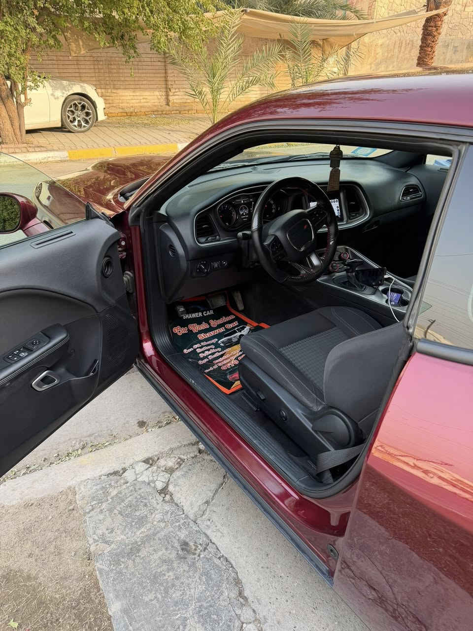 السلام عليكم 
شباب للبيع جالنجر sxt موديل 2019حادثها جاملغ يسرة وبنيد فقط قطعتين صبغ بدون ايرباك بدون دواخل تخم تاير ابولو جديد قبل شهرين شديتة انتاج 2025 من تاير مول 245/45/R20 صدر امامي وخلفي جدا جديد وصدرها اصلي مو تجاري محرك كير كفالة لايت زنون رقم بغداد بأسمي هزة وسنوية ورقم جديد ومعروفة مواصفات الSXT محرك v6 3,600 
مكانها بغداد حي الجامعة السعر 195$ ورقة وبيها مجال شباب السيارة ستوك ابد مملعوب بيها لا برمجة ولا تفريغ ولا صوت والسيارة كلش نظيفة بالحقيقة بعد احلة ماشية 59 الف كيلو
بيها بصمات ثنين اصليات تشغيل عن بعد السيارة   
*********** هذا رقمي متوفر بكل الوقت
وهاي صور السيارة من كل الجهات وصور المزاد مالتها هم وحتى تقرير كار فاكس عندي بيها  
تحياتي الكم 🙏❤️
