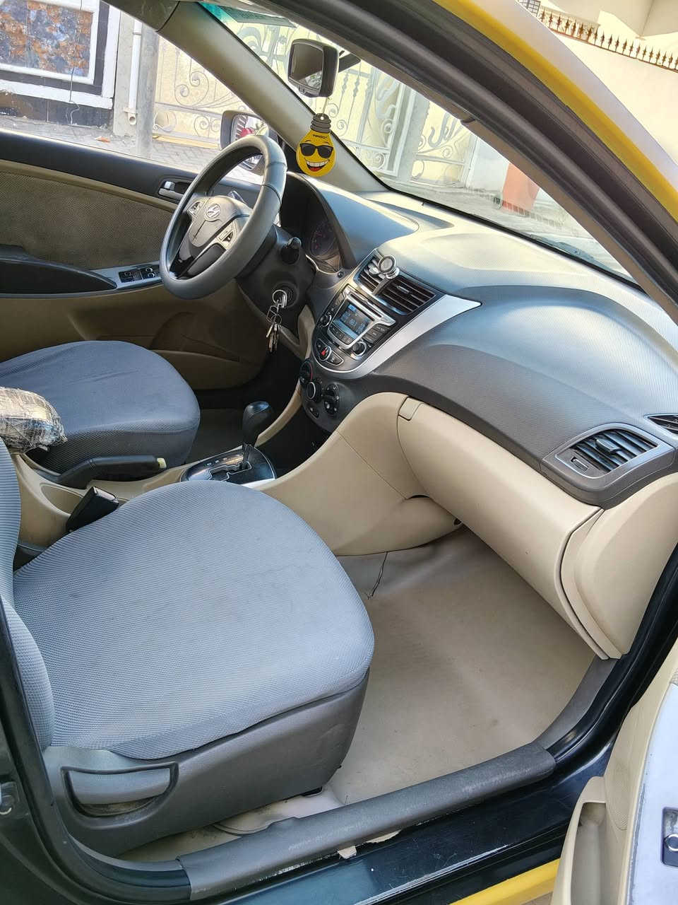 اكسنت خليجي موديل 2013 مكفوله من الضربه والتبديل والخياس والفتح باسمي رقم بغداد انكليزي داخله هزة صارله اقل الشهر مكينه كير مكفولات 1600 قطرتين تبريد تدفئه  كهربائيات كلها شغاله حداديه جديدة دواخل جدد السيارة كبل للشارع كامله ماتخسر عليها مكاني الديوانيه السعر 85   تفاصيل اكثر اتصل ***********
