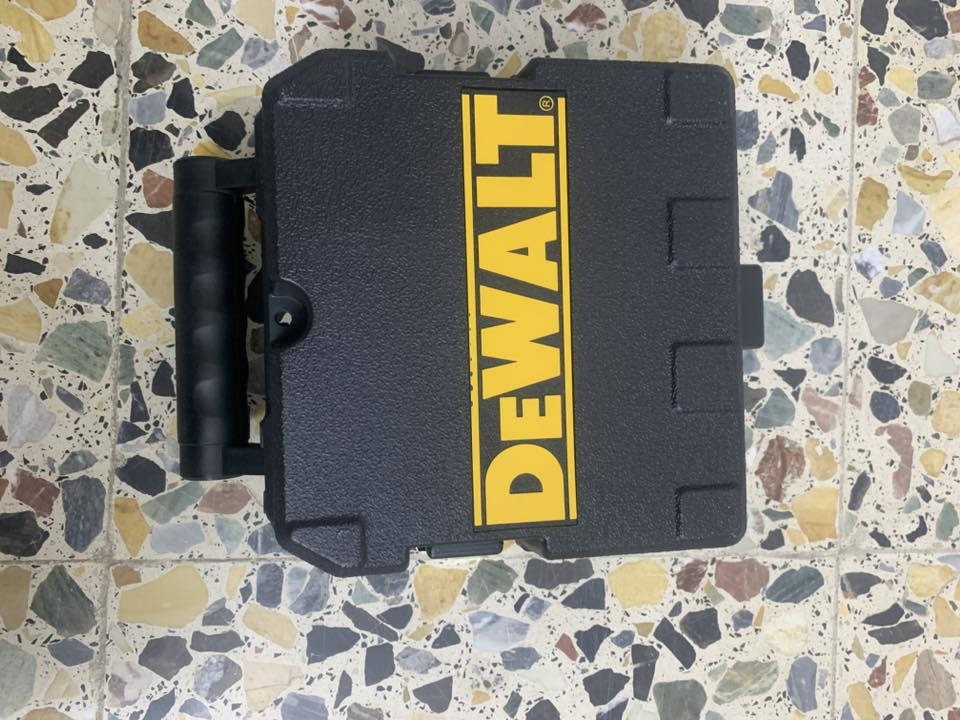 للبيع
لفل ليزر 🔴احمر
ديوالت مستعمل جدا قليل 
كامل ملحقات 
نظافه 99  ٠/٠
السعر ١٢٠ الف 
بغداد  
واتساب ***********
