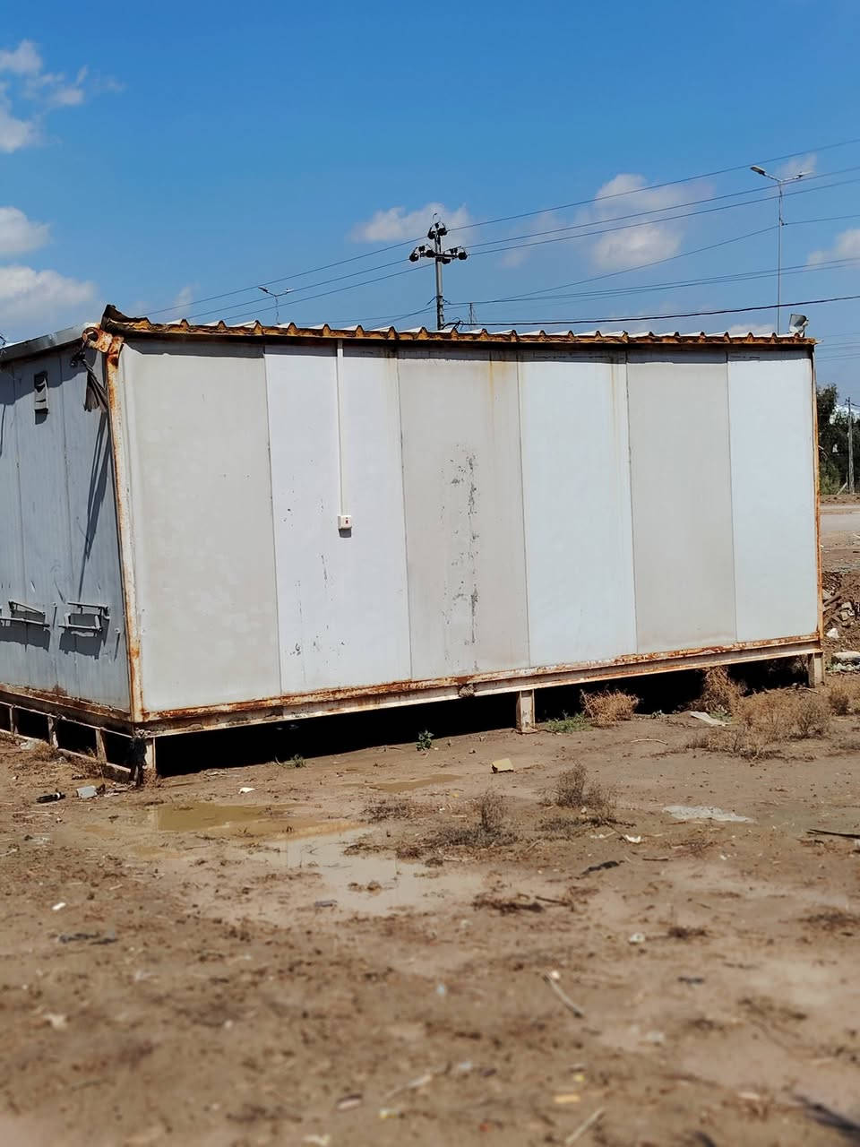 السلام عليكم اثنين كرفانات للبيع الطول سته والعرض ثلاثه رقم الاستفسار /***********/
